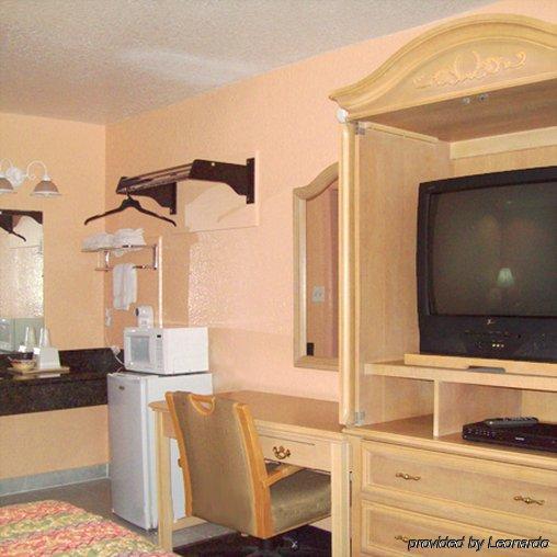 Economy Lodge Texas City Refinery Room photo